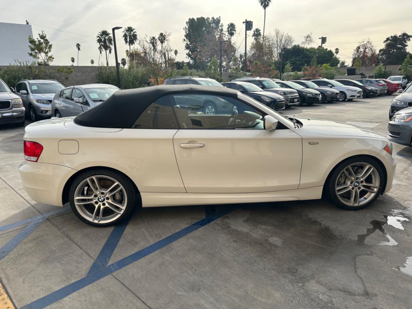 2011 WHITE /Black BMW 1-Series 135i Convertible (WBAUN7C56BV) with an 3.0L L6 DOHC 24V engine, Automatic transmission, located at 30 S. Berkeley Avenue, Pasadena, CA, 91107, (626) 248-7567, 34.145447, -118.109398 - Experience the Ultimate Driving Pleasure: 2011 BMW 135i Convertible Now Available in Pasadena, CA Discover the thrill of open-air driving with the 2011 BMW 135i Convertible, a perfect blend of luxury and performance, now featured at our BHPH dealership in Pasadena, CA. This exquisite convertible - Photo#5